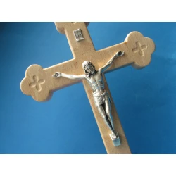 Krzyż wiszący jasny brąz 25,5 cm T3